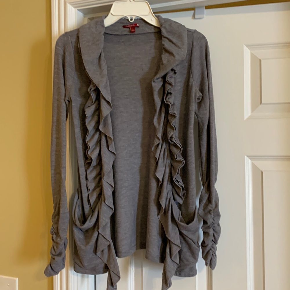 Silvergate Small cardigan w/unique open front gray ruffled/ruched